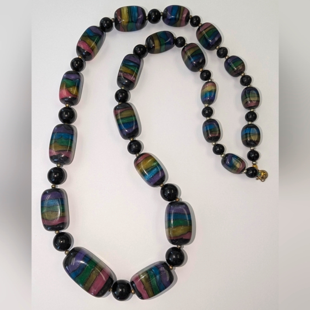 VTG MULTI COLOR LUCITE NECKLACE